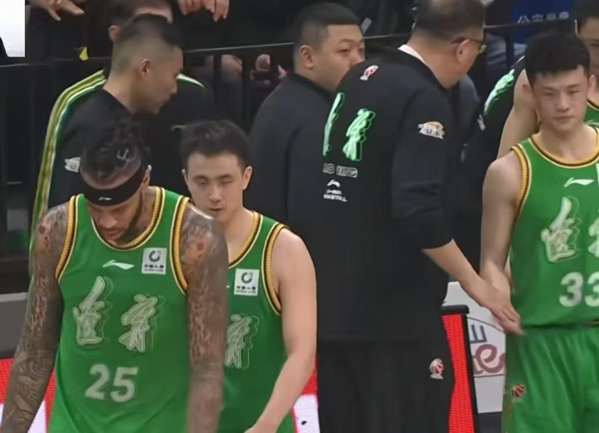 输的一点儿也不冤！辽宁主场71-76不敌浙江，不是浙江队不给机会，是全队外线进攻