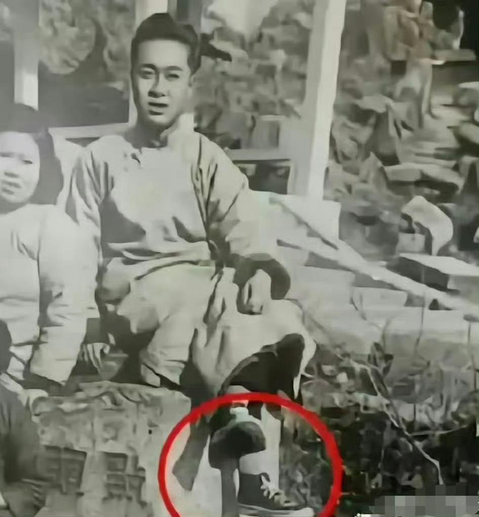 原来清朝就已经有匡威了 ​​​