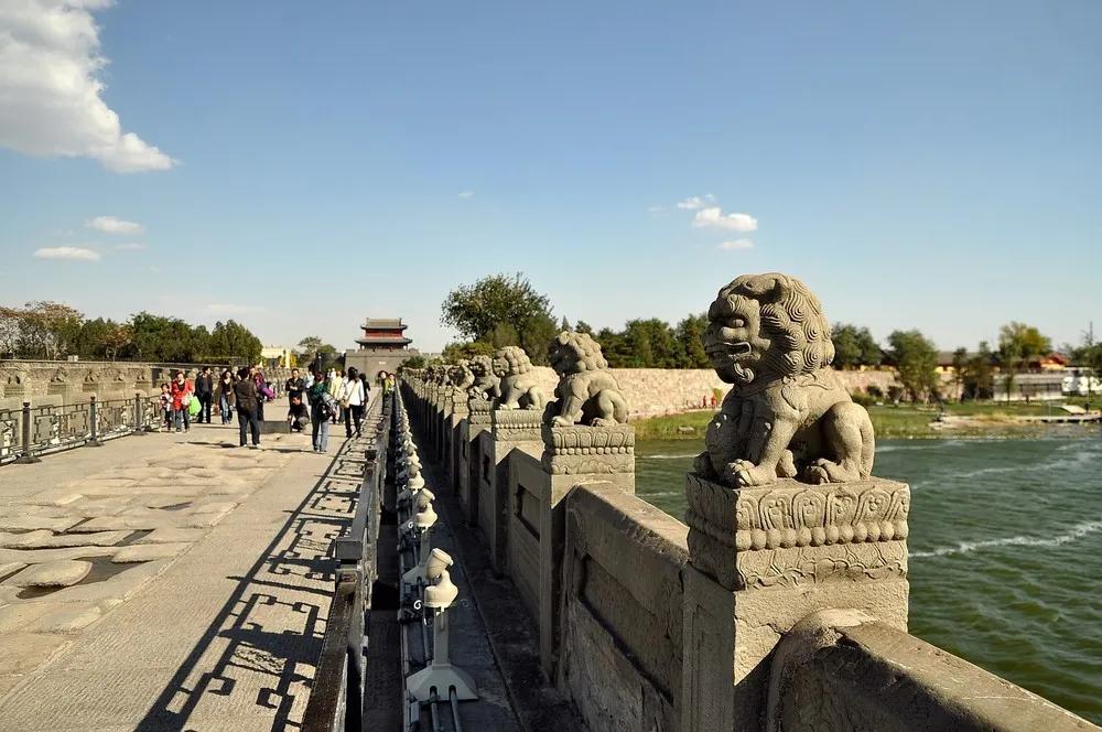 卢沟桥收费，成人票仅收20元。卢沟桥建于南宋1189年，元朝，明朝，清朝，民国，
