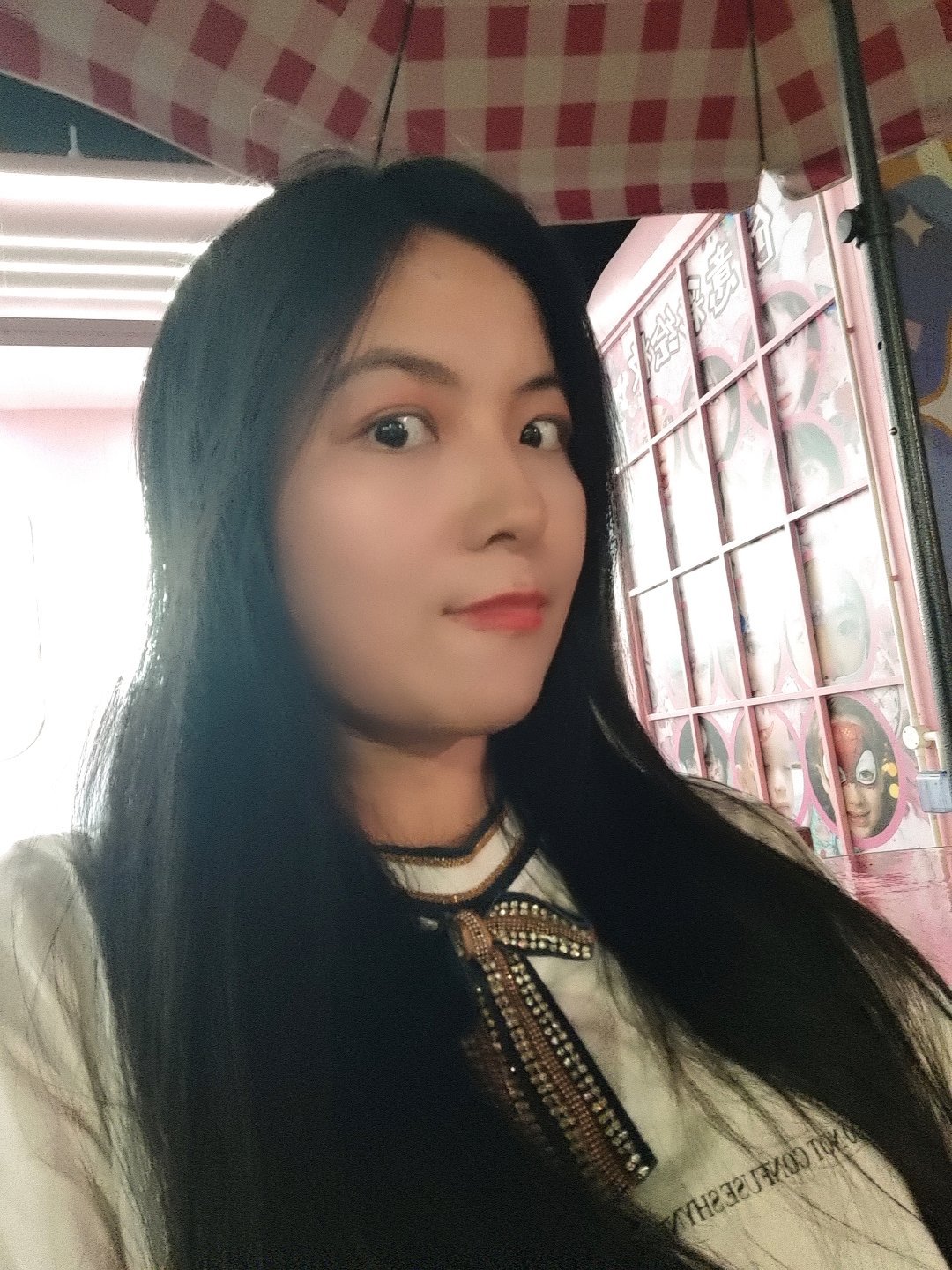 🥚🌹韩国医美机构的宣传册，偷偷用我侧脸当范本，还标注“无需二次修复的原生鹅蛋