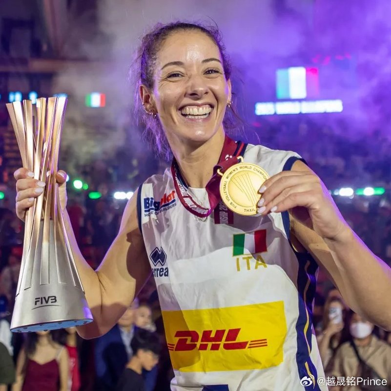 排球 🎙️ 莫妮卡.德吉纳罗谈及贝拉斯科希望她以教练身份加入国家队教练组一事：