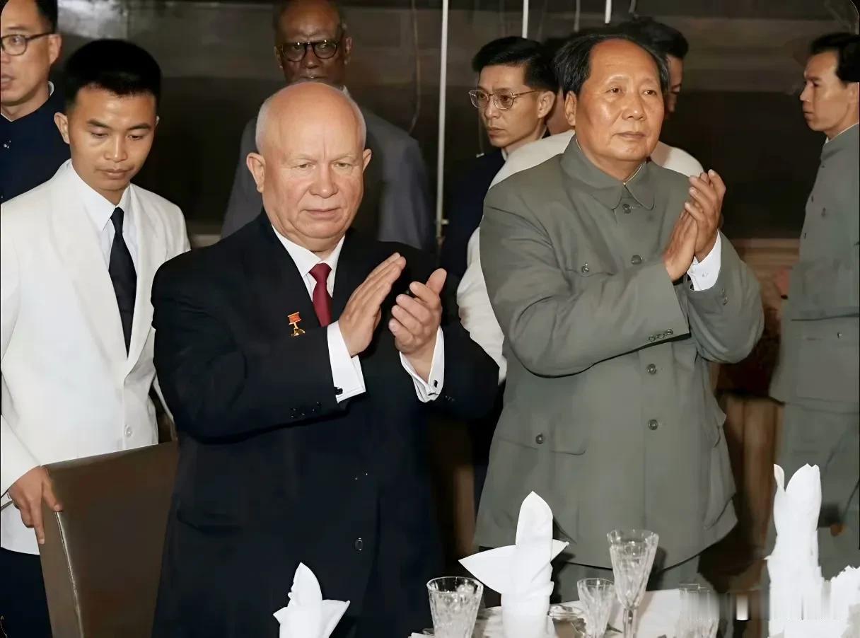 毛主席直面赫鲁晓夫强权，一席硬话守住底线！
 
上世纪五十年代，新中国刚刚站稳脚
