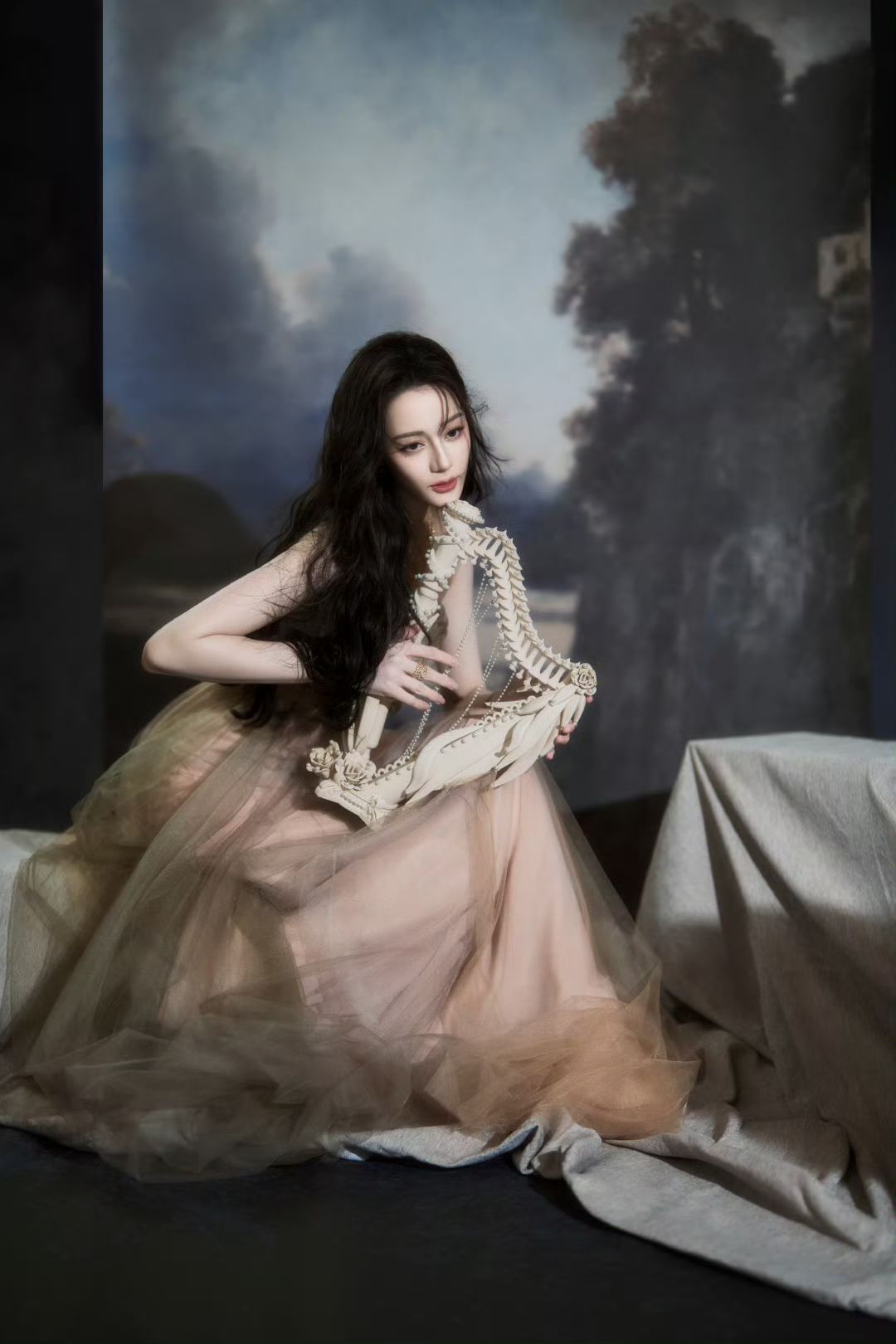 娱乐[超话]迪丽热巴低眉抚琴迪丽热巴拉弓这下迪丽热巴低眉抚琴 ​​​