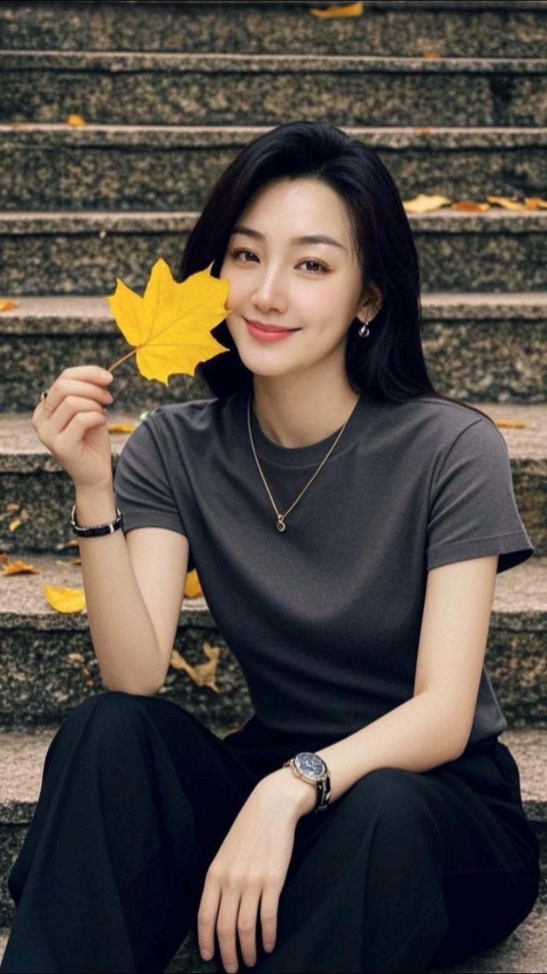 人生不过二两酒，一两心酸一两愁，敬往事一杯酒，过去不回头，未来不将就……