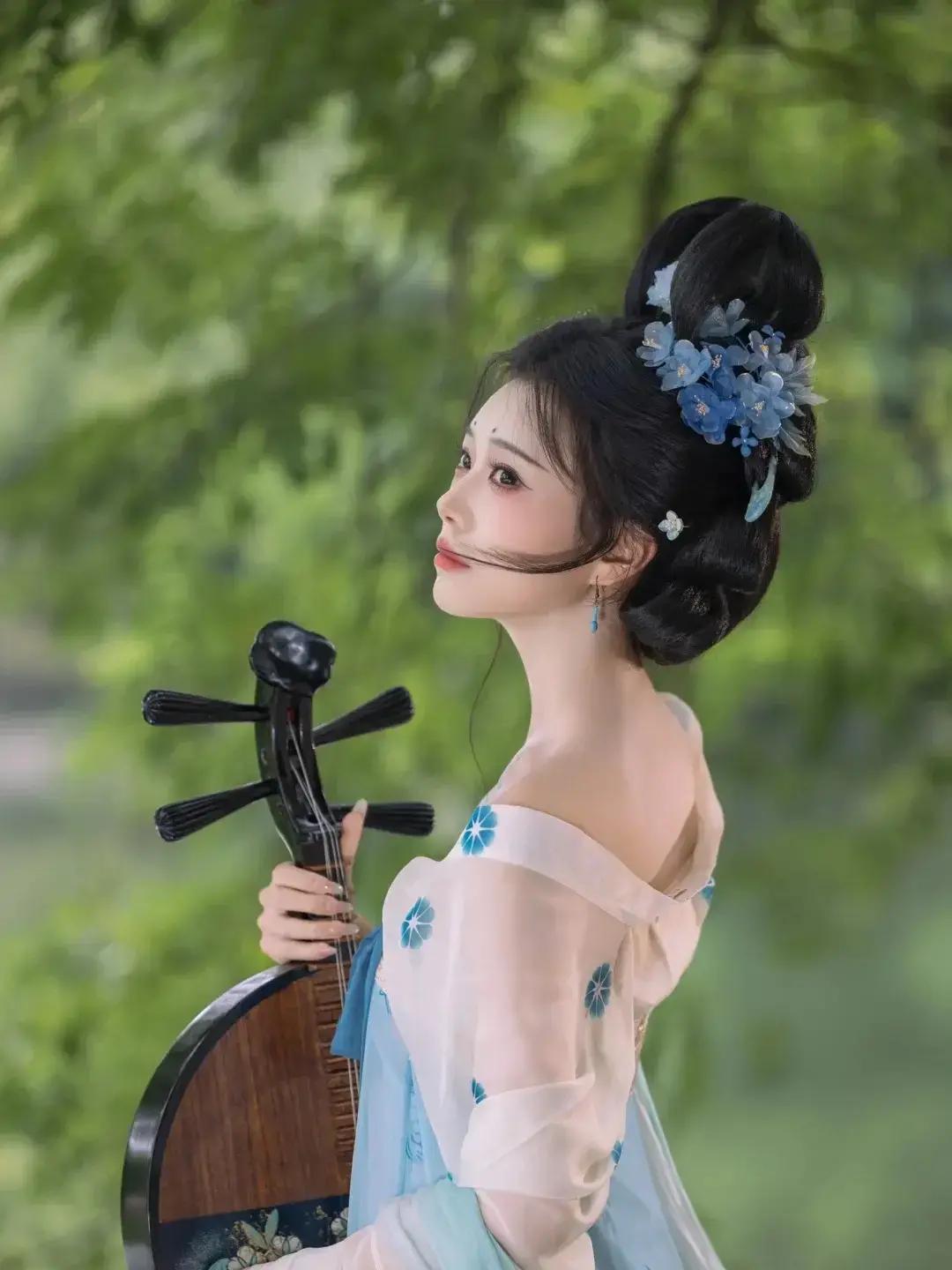 一个哑巴孤女，千里追随恩人家族，硬生生在北地苦寒之地熬了整整五年，把两位落难公子