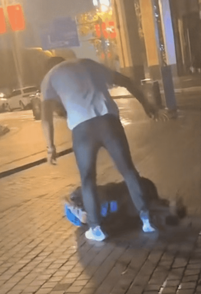 这是狗仗人势，还是路虎车主的打手，就因为代驾员孙某误认代驾车辆，打开了车主汪某的