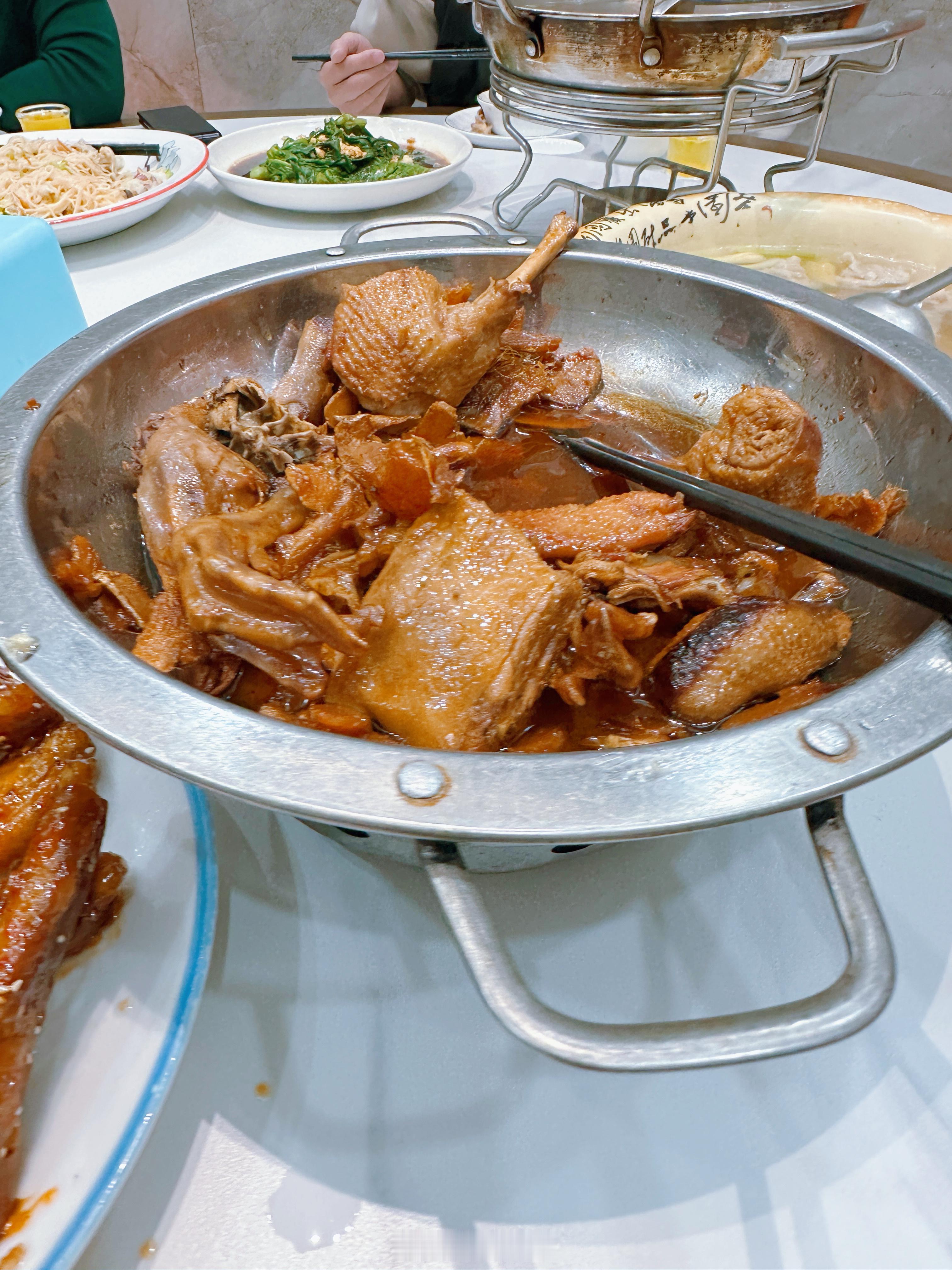 晋江 泉州暖和啊，歇一天！感谢我福建队的大哥款待，邀请我好多年来主场看看，也没机