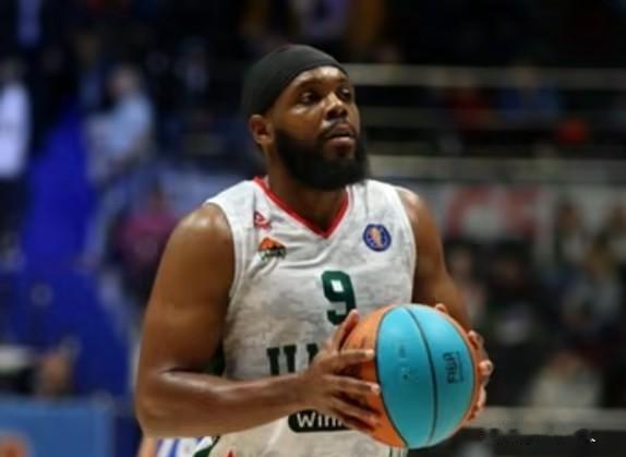 山西新外援奈特完成签约，这体格看上去吓人




山西新外援到队了，和球队已经训