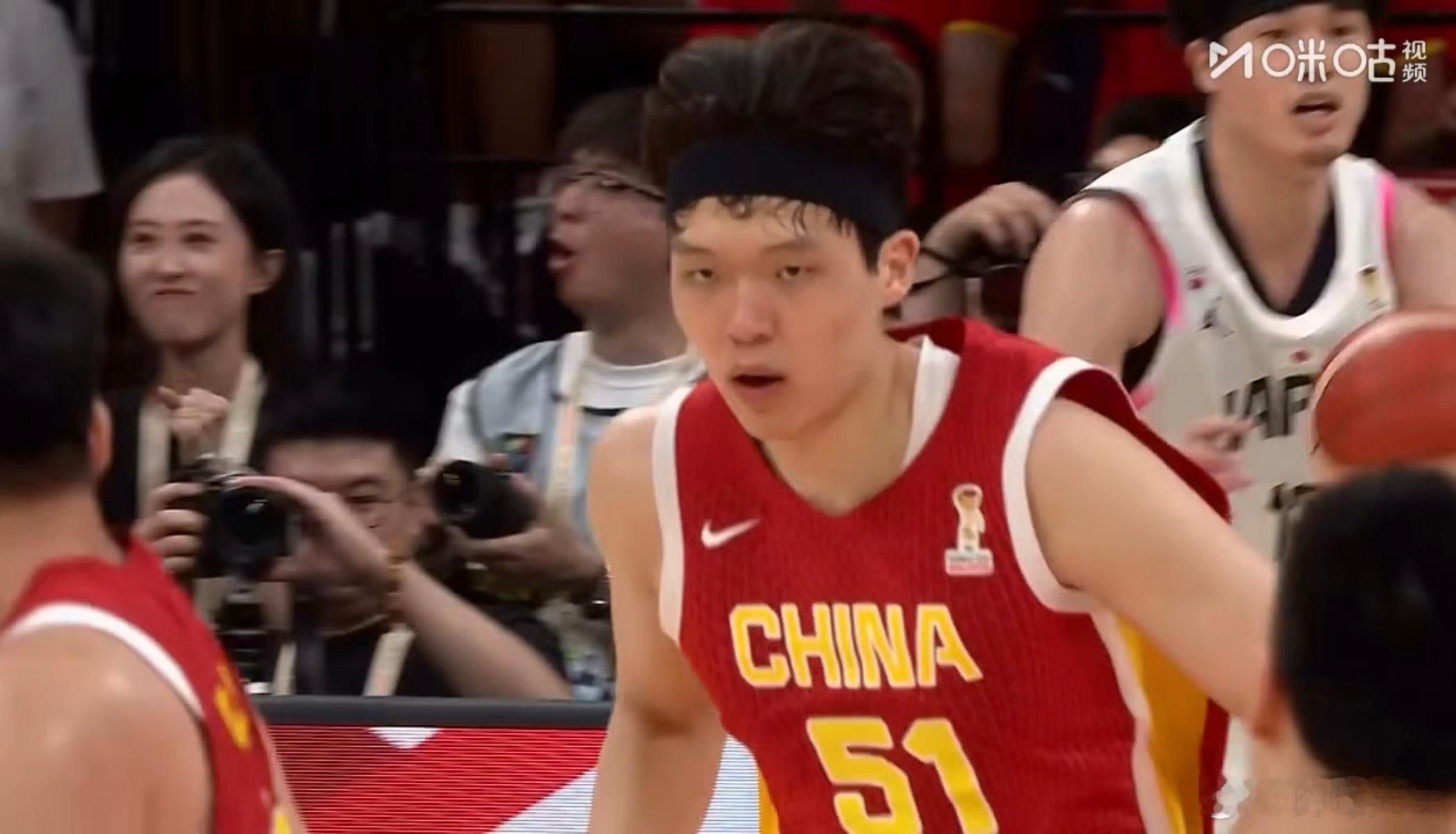 中国男篮中国男篮vs日本男篮有好好的世界杯不看，看篮球也是自找的想了很多槽点，算