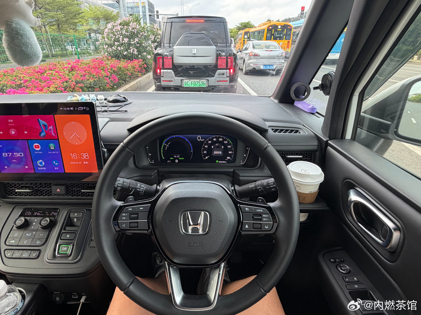 今天，整备总裁小汽车乘坐S级小汽车品尝了佳美十大名菜遇到了广东极其罕见的桑塔纳2