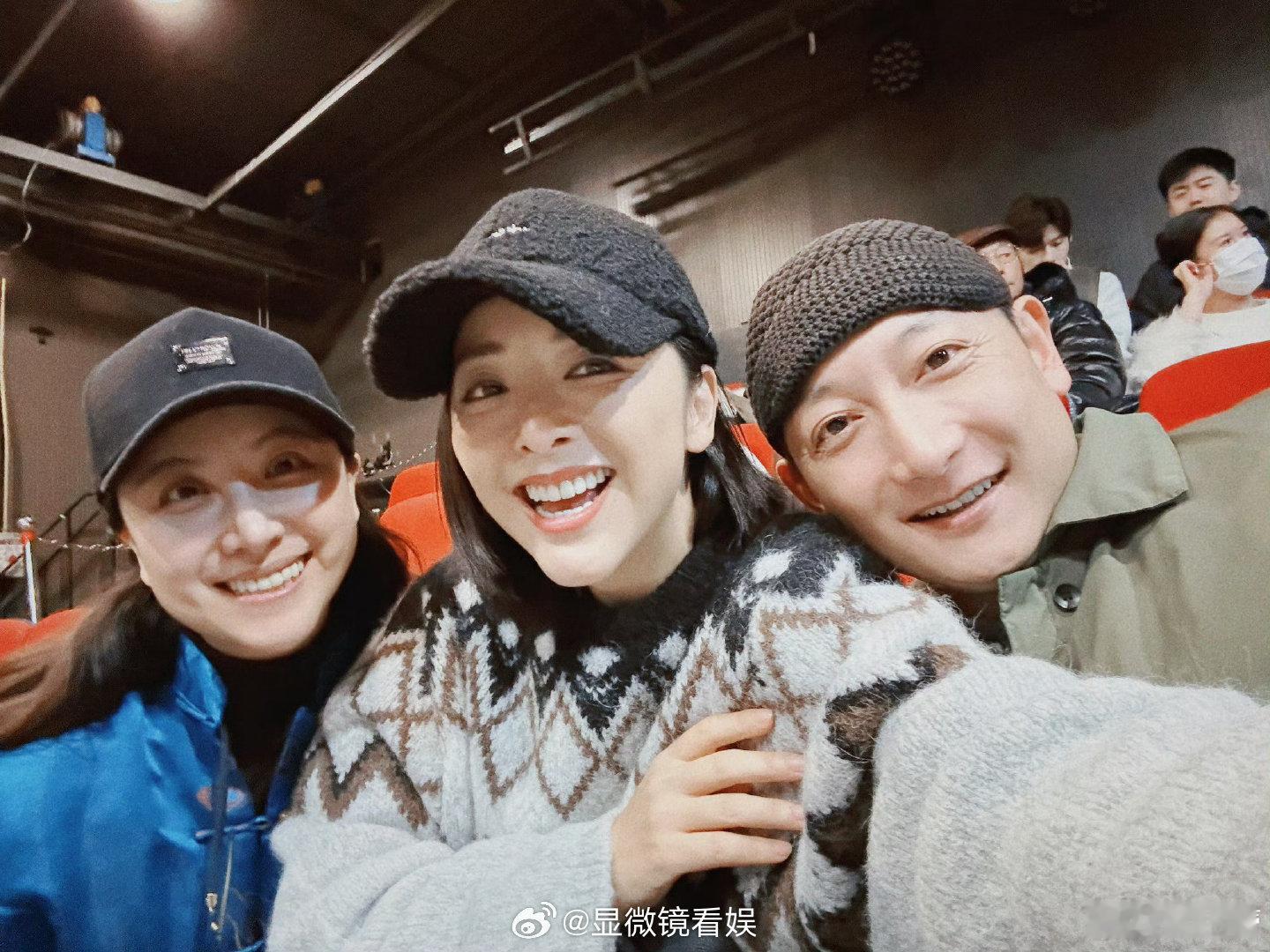 黄小蕾看学妹表演泪流满面黄小蕾回母校看期末汇报 返北京电影学院观看24级表演本科