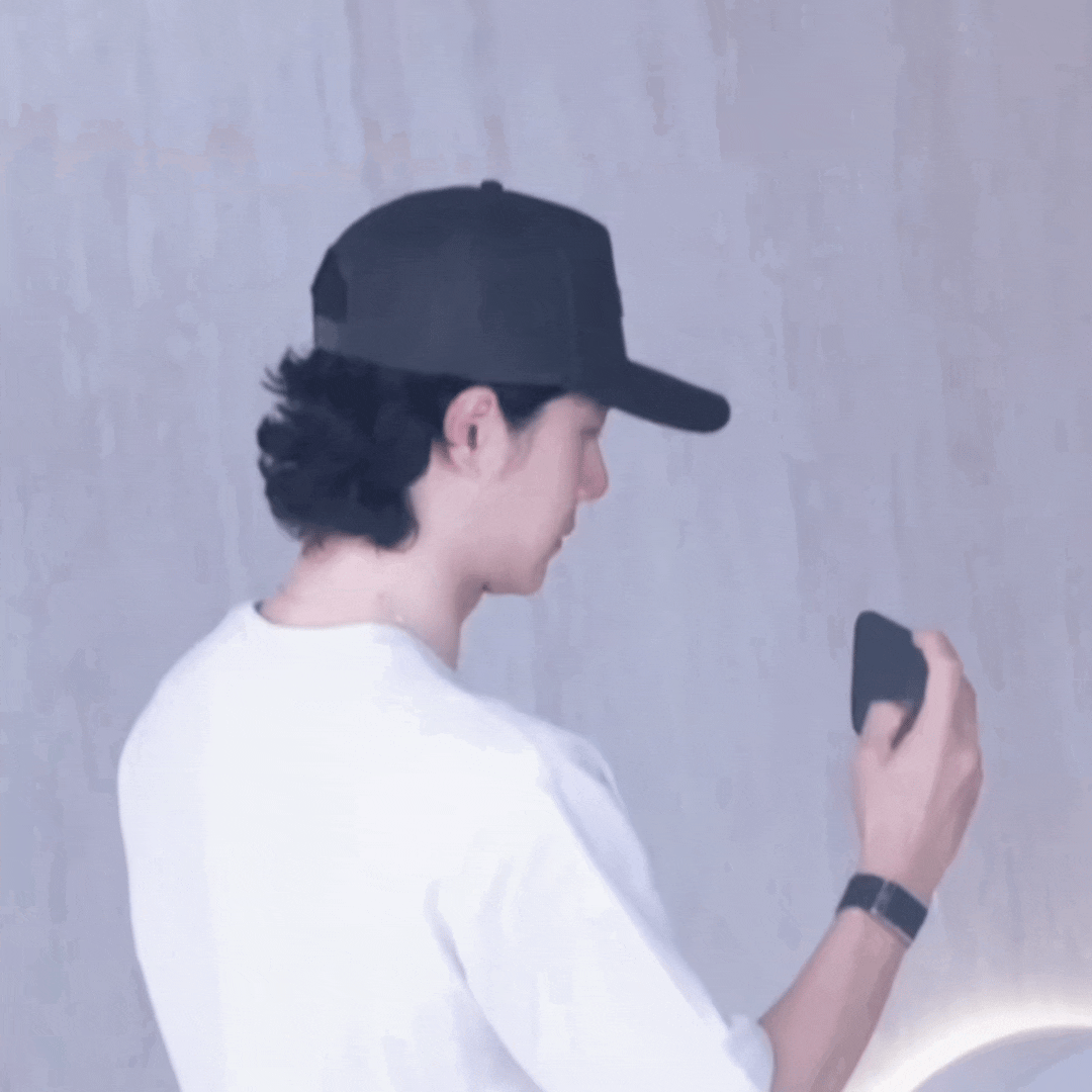 王一博 wyb王一博alo全球品牌大使 周二    晴天[太阳]想你    晚安