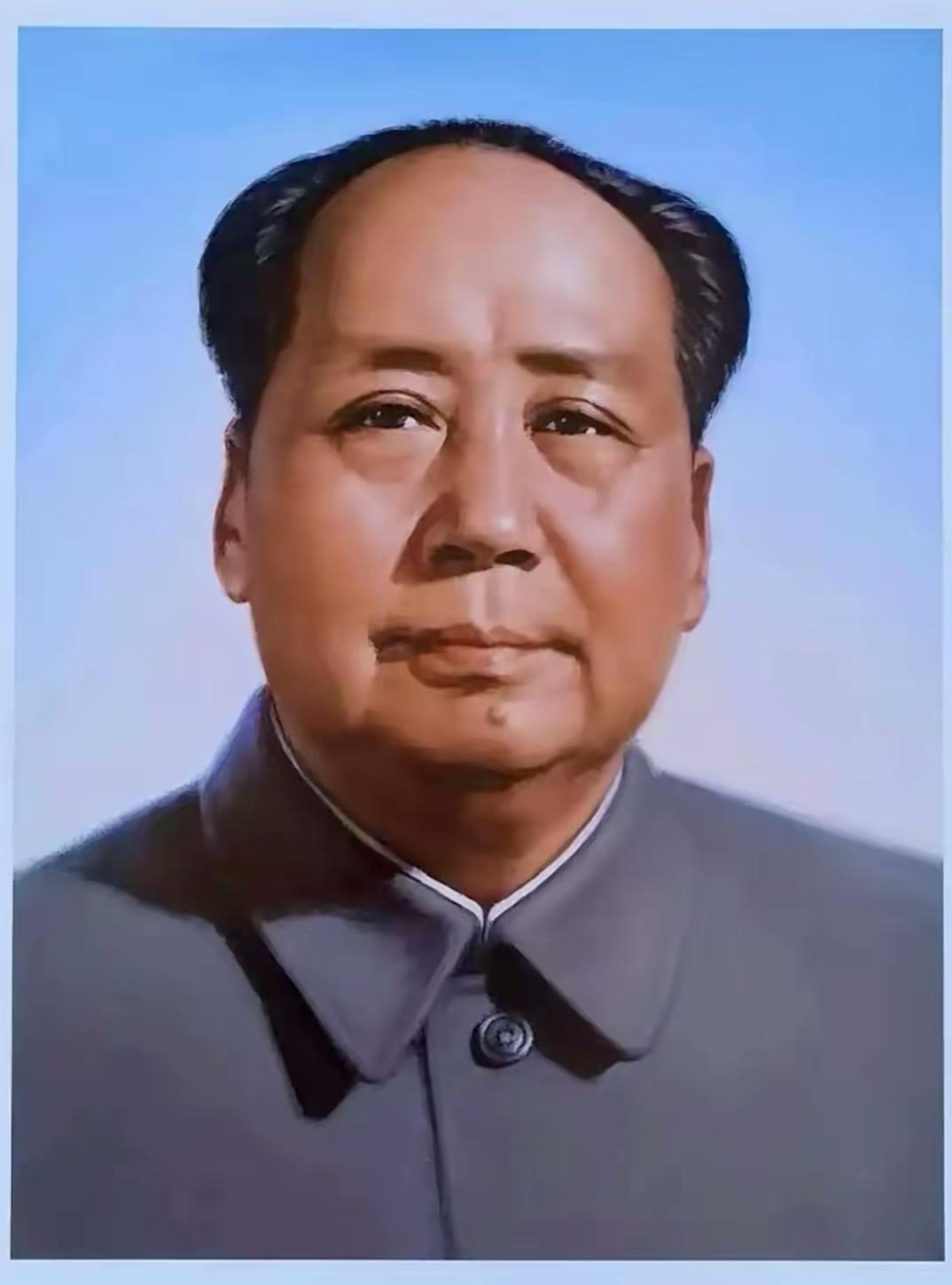 他是国家领袖，却把稿费都给了百姓，一生没为家人谋过特权！
 
谁能想到，身为开国