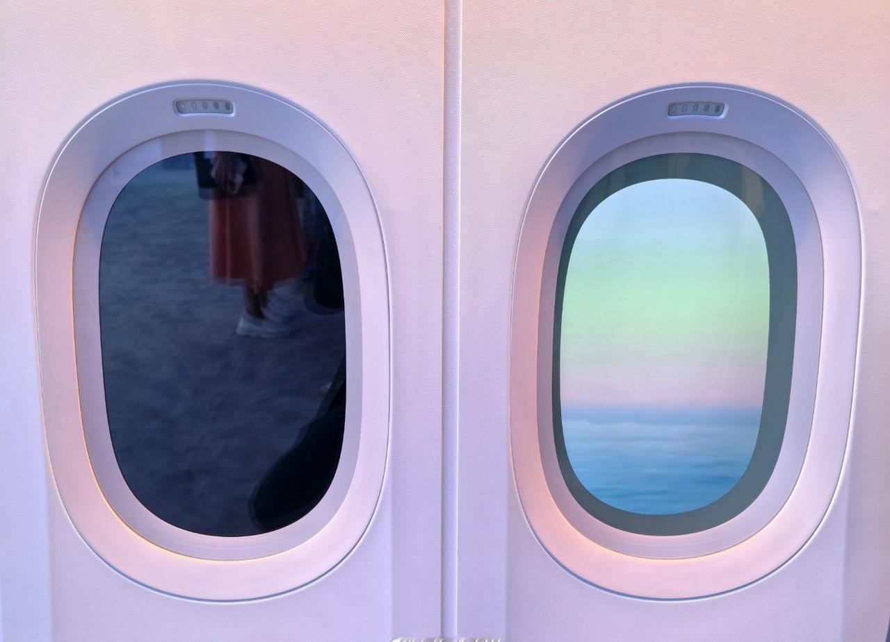 波音777X模拟客舱at迪拜航展2025
除了遮阳板，777X也可以选装电子变色