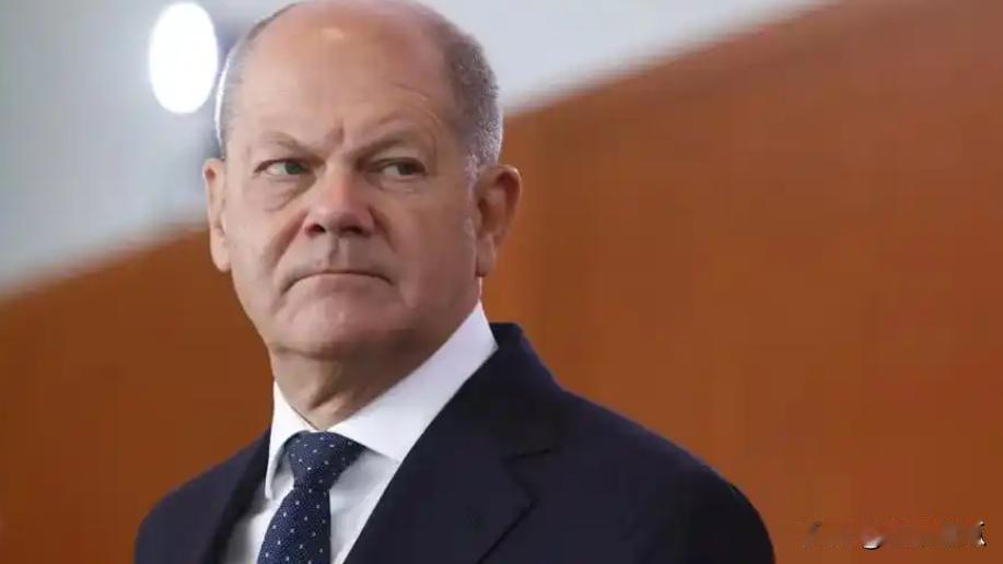 朔尔茨面临大难题。12月9日，德国大众汽车7万员工在9个工厂参加罢工，每班罢工时