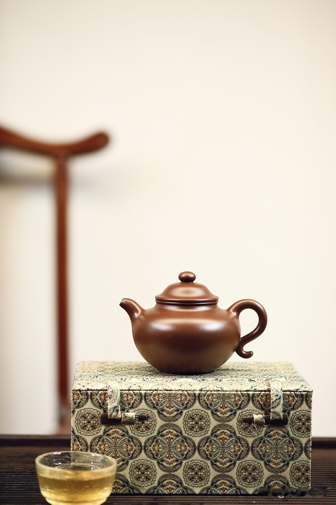 大亨莲子丨大亨经典

容量300cc丨原矿紫泥

其线条与肌理尽显"历久弥坚""