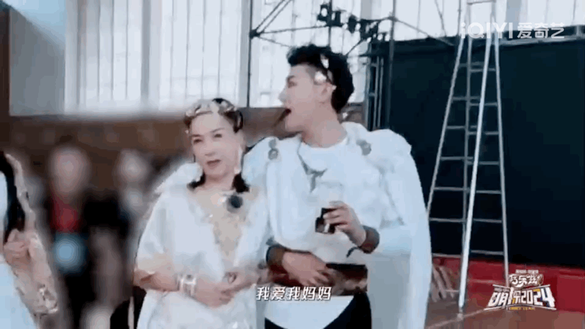 #那英黄子韬孙千徐志胜合照#萌探这个节目越来越有看点了，这样的合照真的是非常有趣