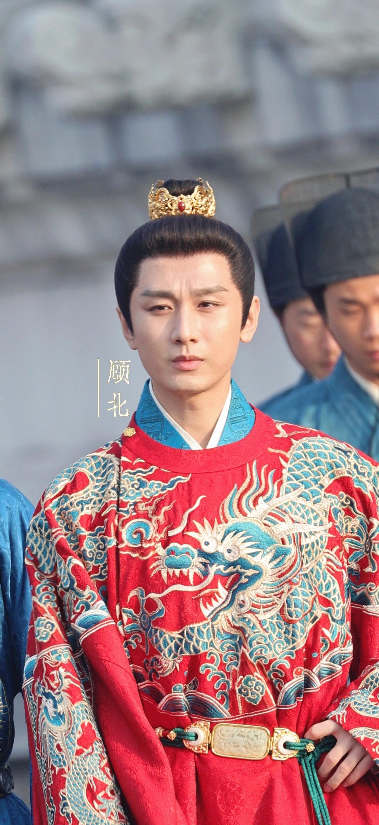 成毅和欢瑞合同到期 恭喜ee，来看看龙袍路透 