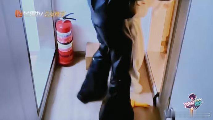 唐九洲人怎么能捅这么大的篓子  捅篓子也能捅出风格，唐九洲在 名侦探学院 的表现
