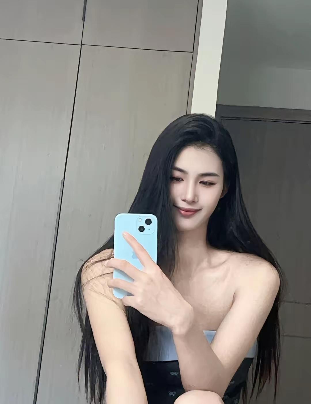 美女体格子不小