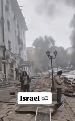 很显然，以色列的媒体管制已经失效了，因为袭击的规模太大，他们压根就压不住。
 