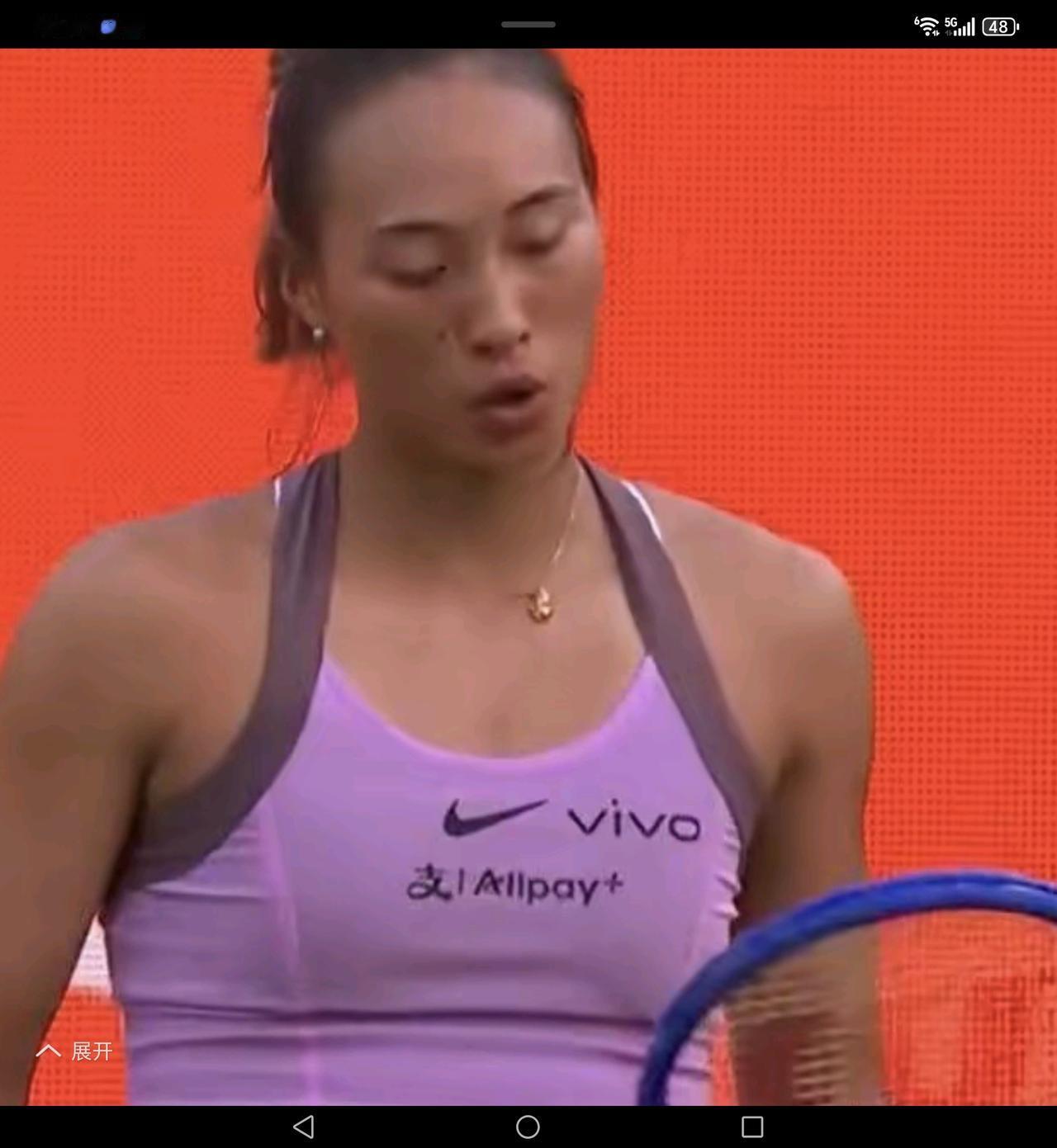 北京时间6月8日00:42至02:12，WTA500女王杯首轮焦点战在中心球场（