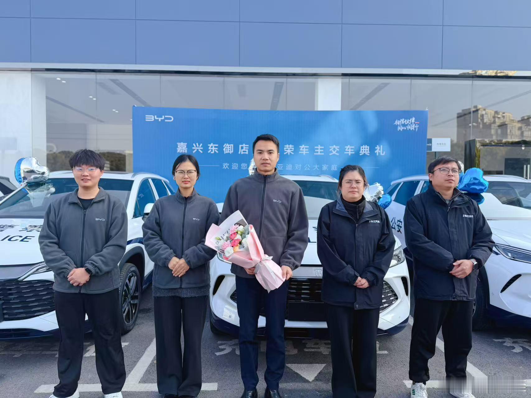 突然发现国内的警车都逐渐从桑塔纳切换到了比亚迪...前些时候我看《守护解放西》第