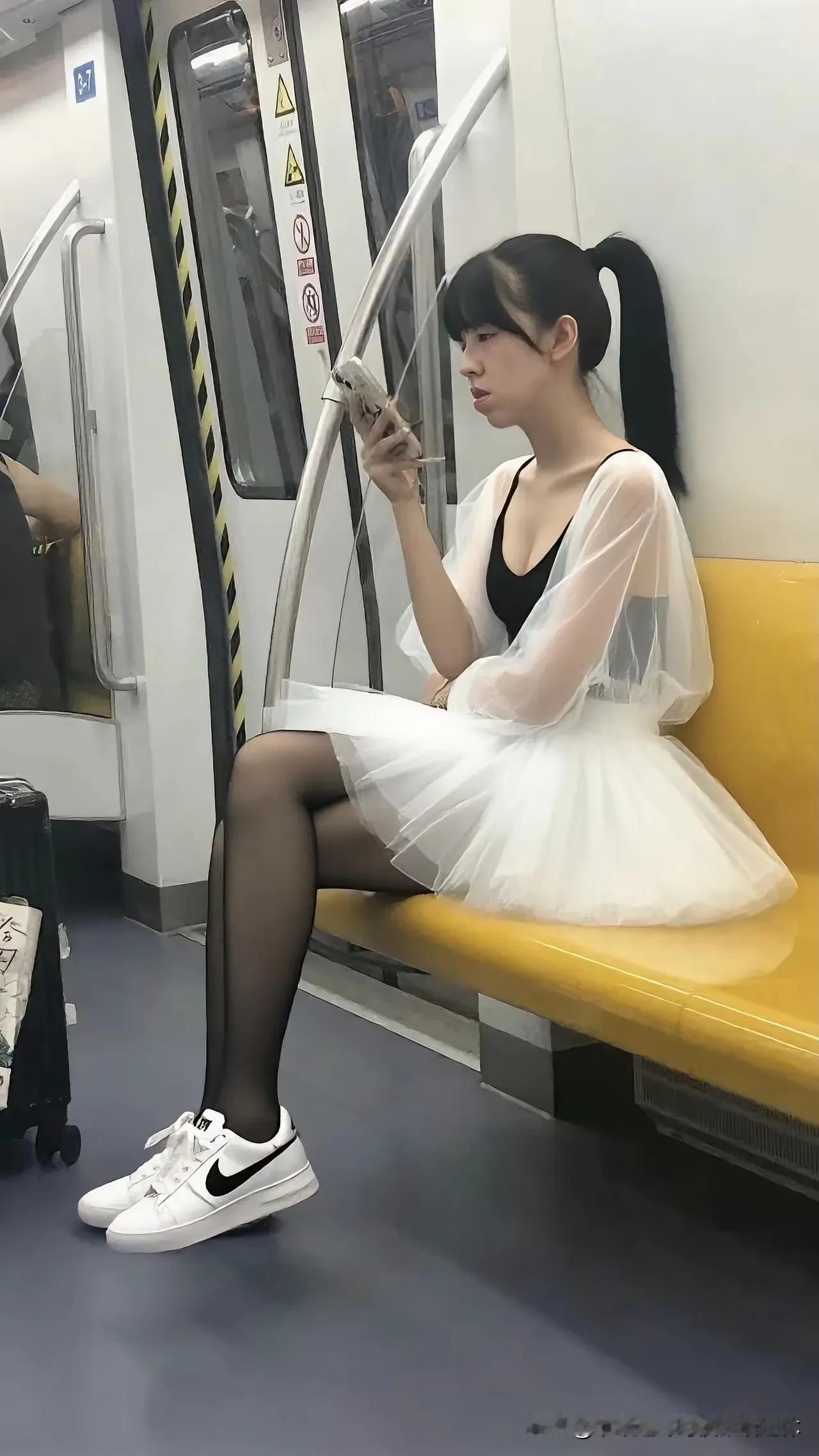 要是带个口罩可以迷倒一大片人。