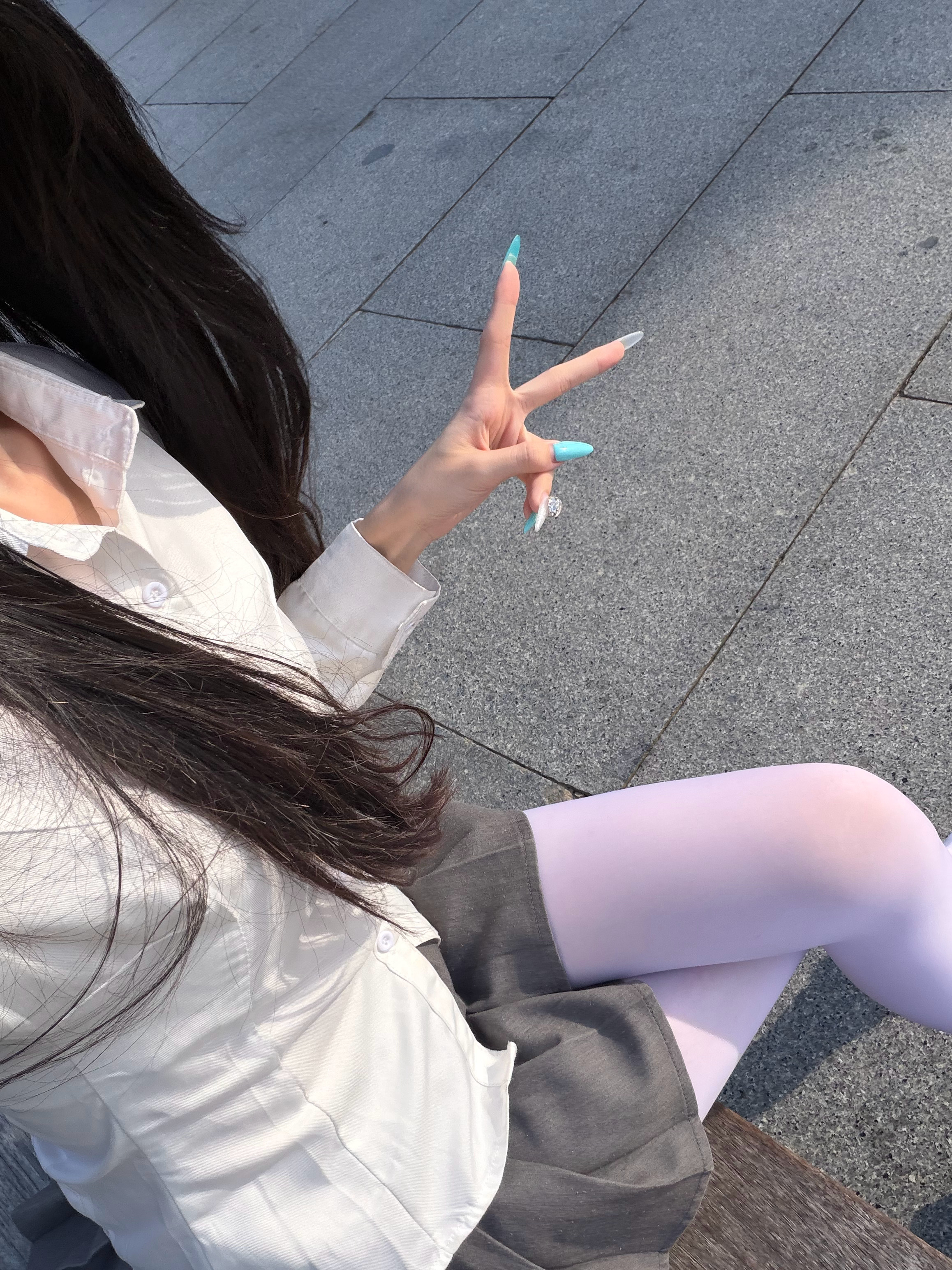 白天外面真热不行了 