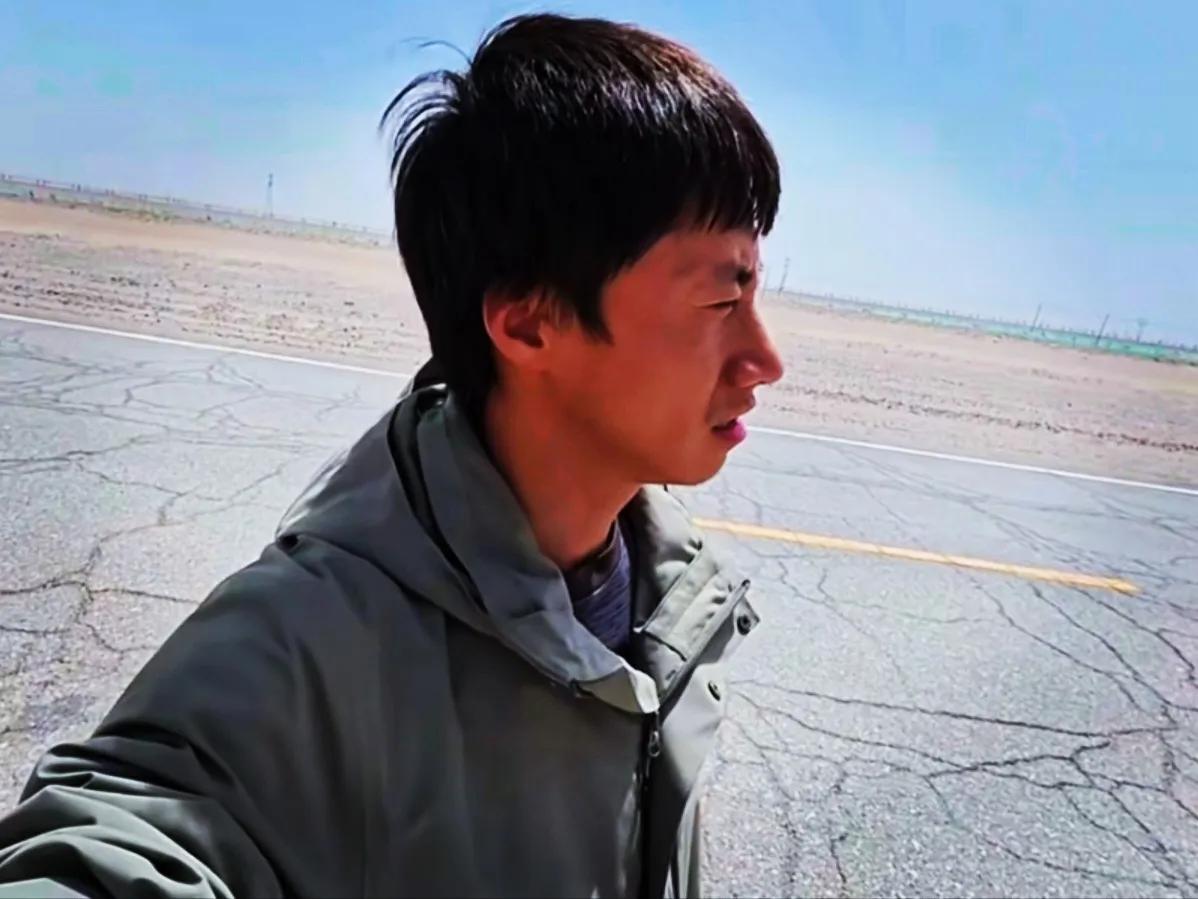 旅游博主“赵硕西行漫记”，今天中午，更新了一期视频。
他还在寻找，小猫咪悟空，离