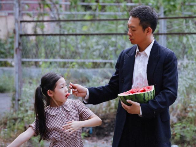 #你认为张译值得信赖和好评吗#我觉得是值得的。他主演的《无价之宝》中的石振邦令我