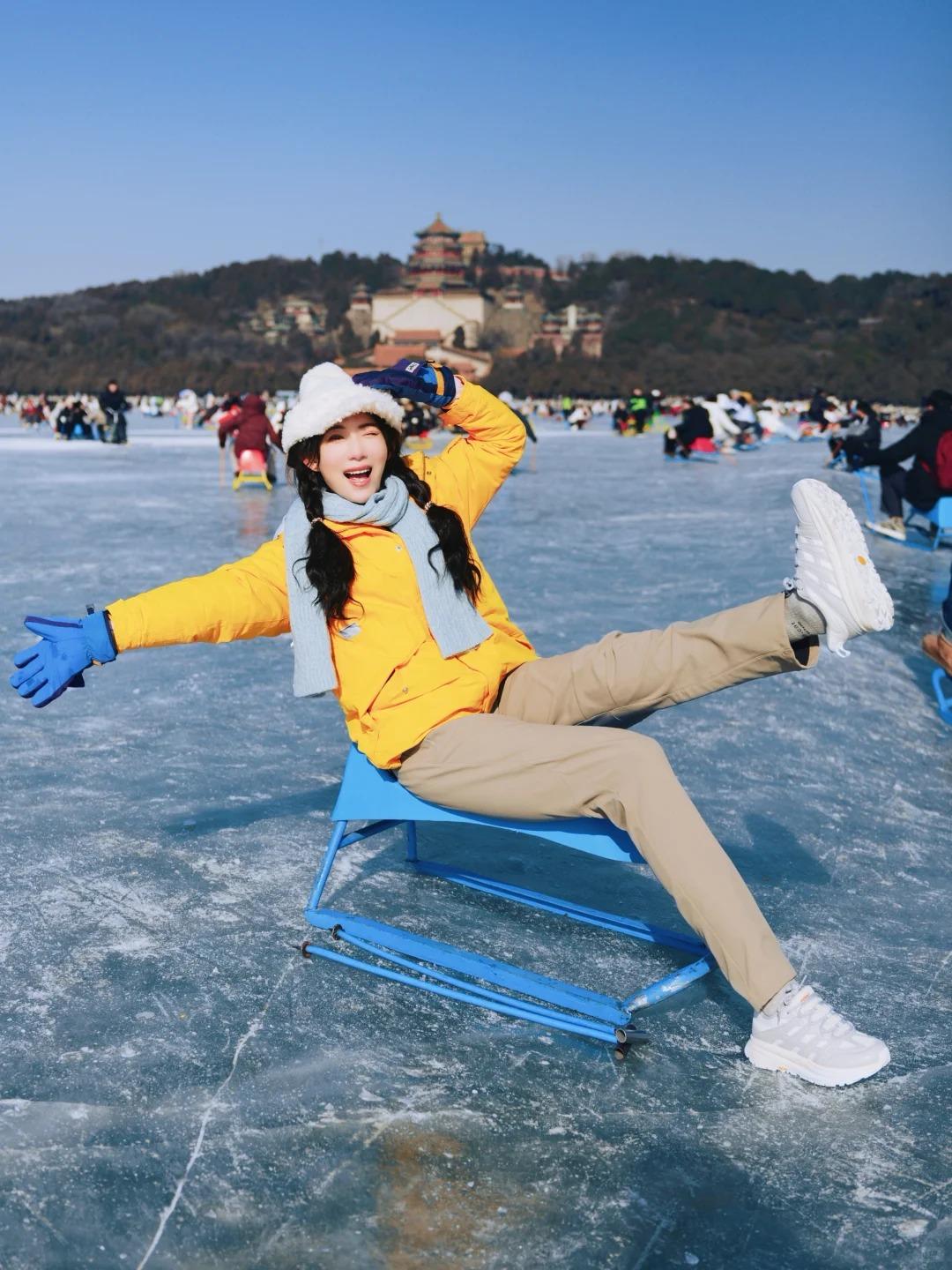 万平方米的昆明湖冰场，是北京冬日最具皇家气派的限定快乐地北京市政府！脚下是凝结的