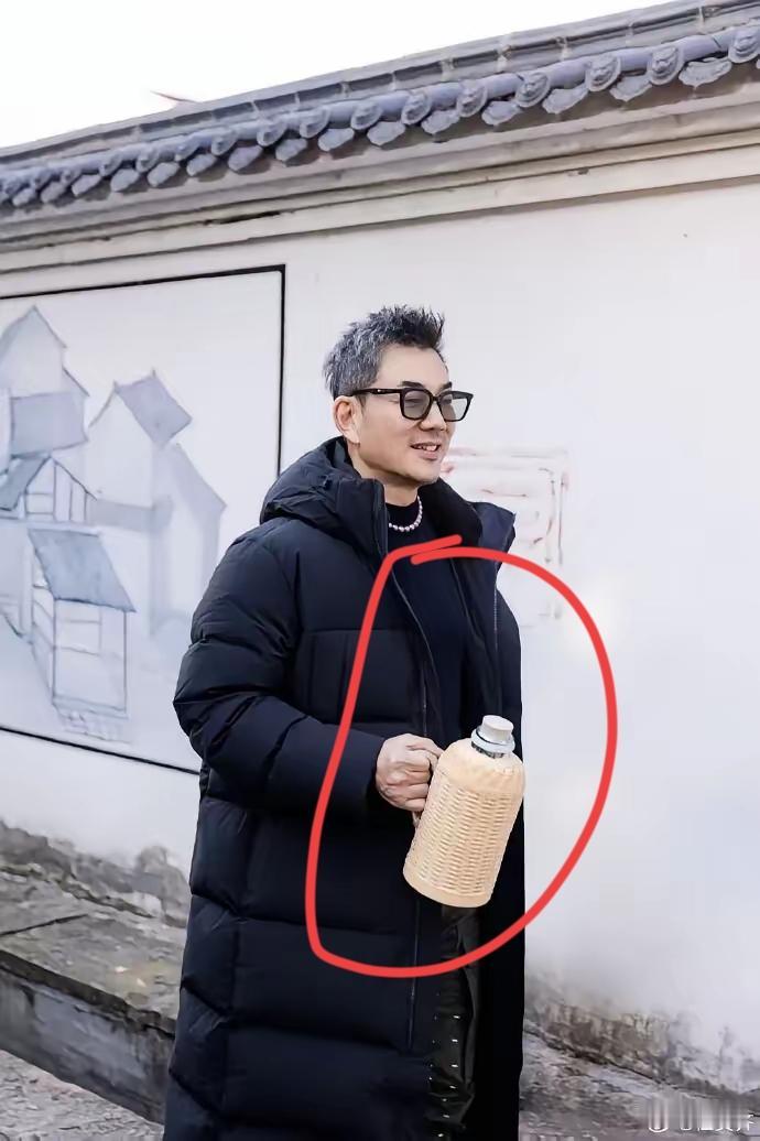 任贤齐的竹编热水壶爆火，
才懂流量最该有的样子！
谁能想到一款快被遗忘的手工竹编