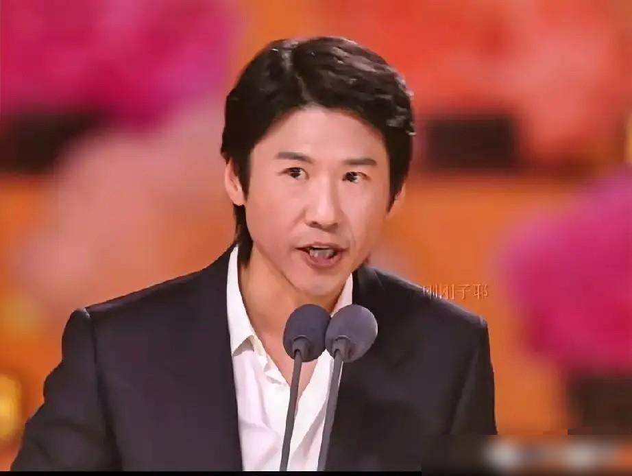 王骁才是爽文男主角吧！

说真的这事儿放在内娱真的比编的还离谱，现在多少星二代刚