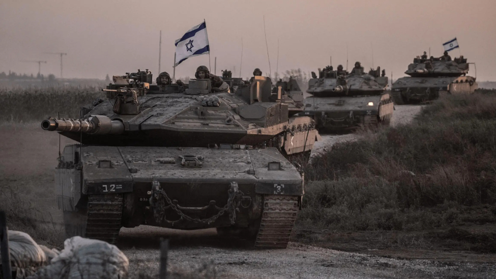 以色列军方正在为在黎巴嫩边境可能展开的地面进攻做准备，以建立前沿防线。以色列国防