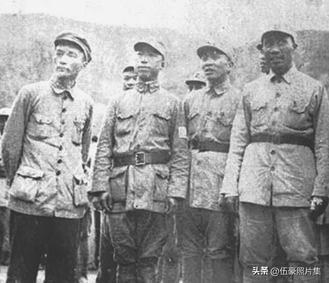 1938年9月21日，右起：朱德、谭政、滕代远、高自立在延安的合影。当时全国抗战