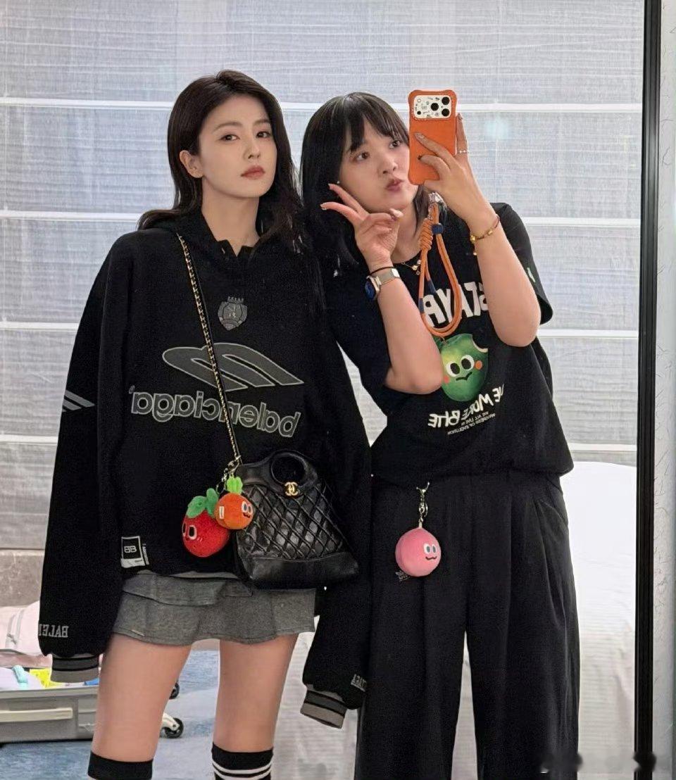 白鹿给闺蜜呵呵买车了🚗，是谁羡慕了我不说，我们“一鹿呵护”就是最甜的 