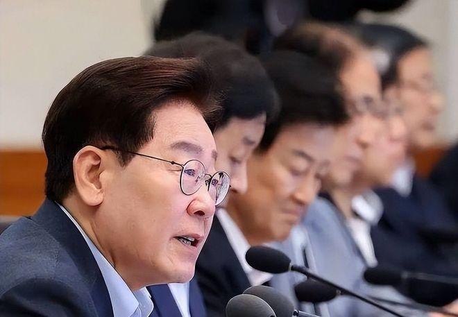 韩国递交访华名单，中方揪出2人不许来中国，李在明面子也不好使。韩国递交访华名单，