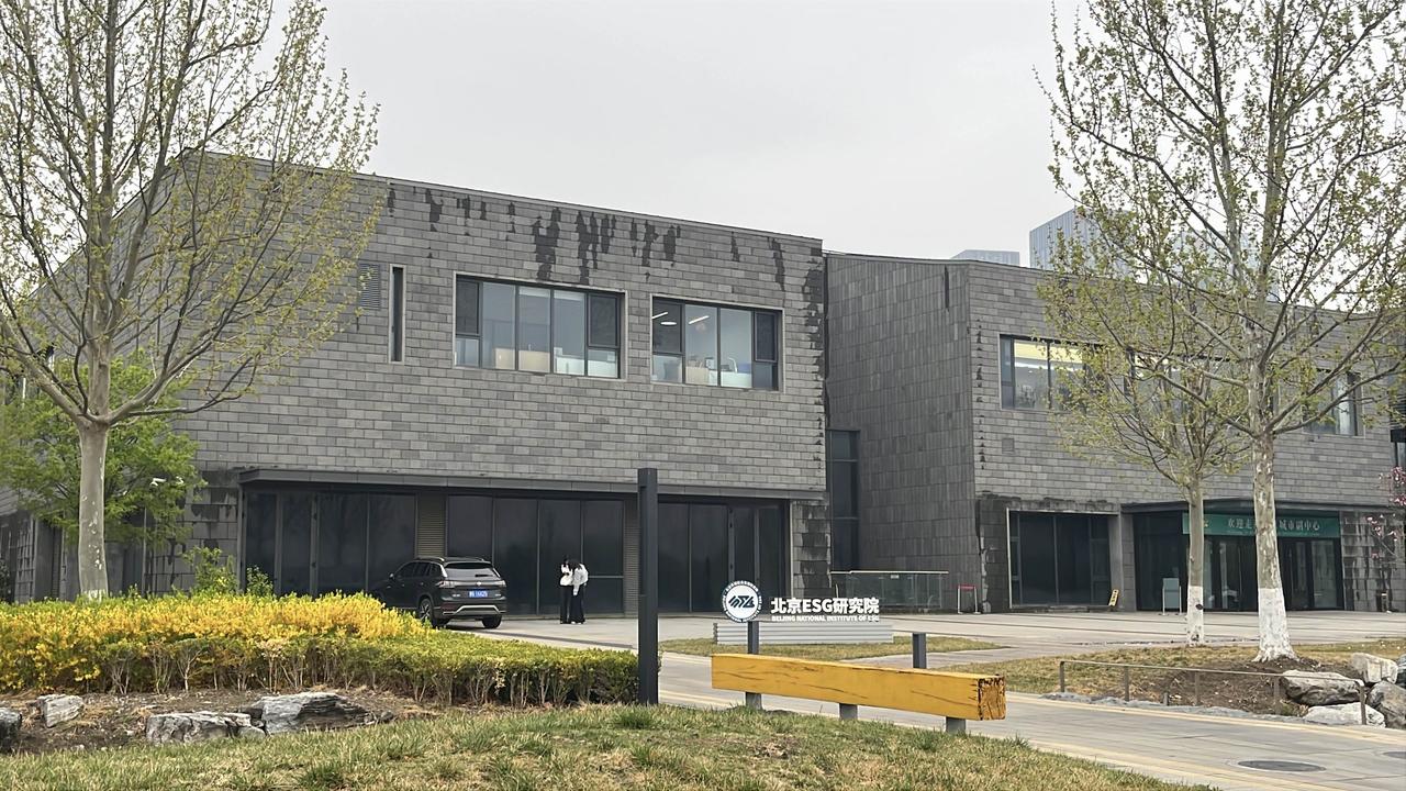 2026.4.10·商业觉醒日：
1、少一点表演，多一点实在。
2、静观风云变幻