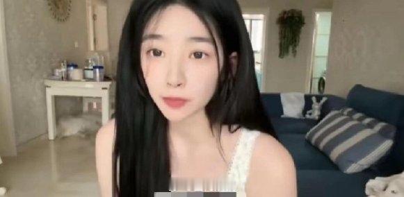 黄一鸣直播回应婚恋问题：我嫁人肯定是嫁光棍啊。7月31日，有网友在黄一鸣直播间询
