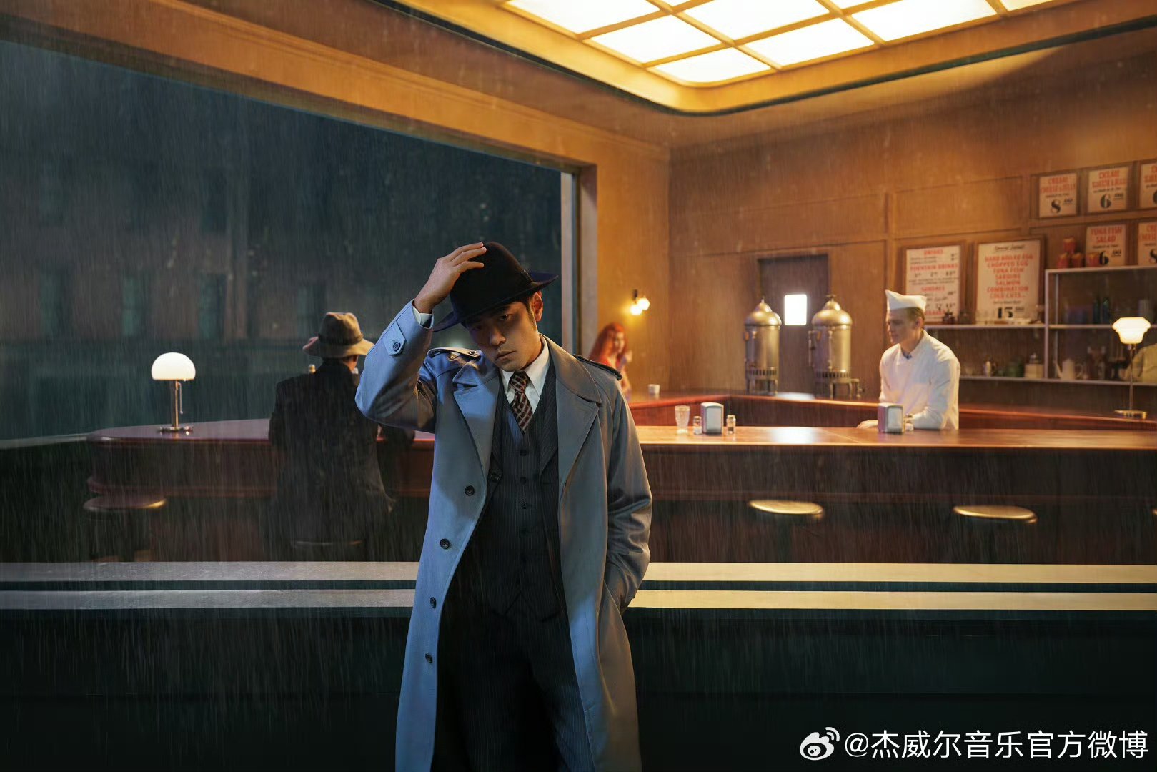 周杰伦MV被弹幕淹没好多人看周杰伦MV周杰伦《太阳之子》MV正式释出，弹幕刷屏根