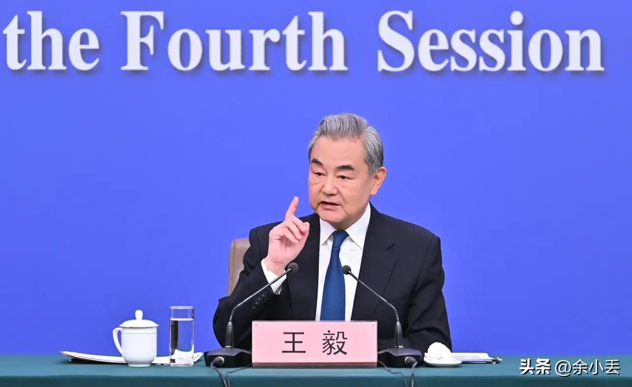 元首外交是定盘星，中俄关系坚如磐石。大国应守规矩、不搞霸权，对话协商才是正道。