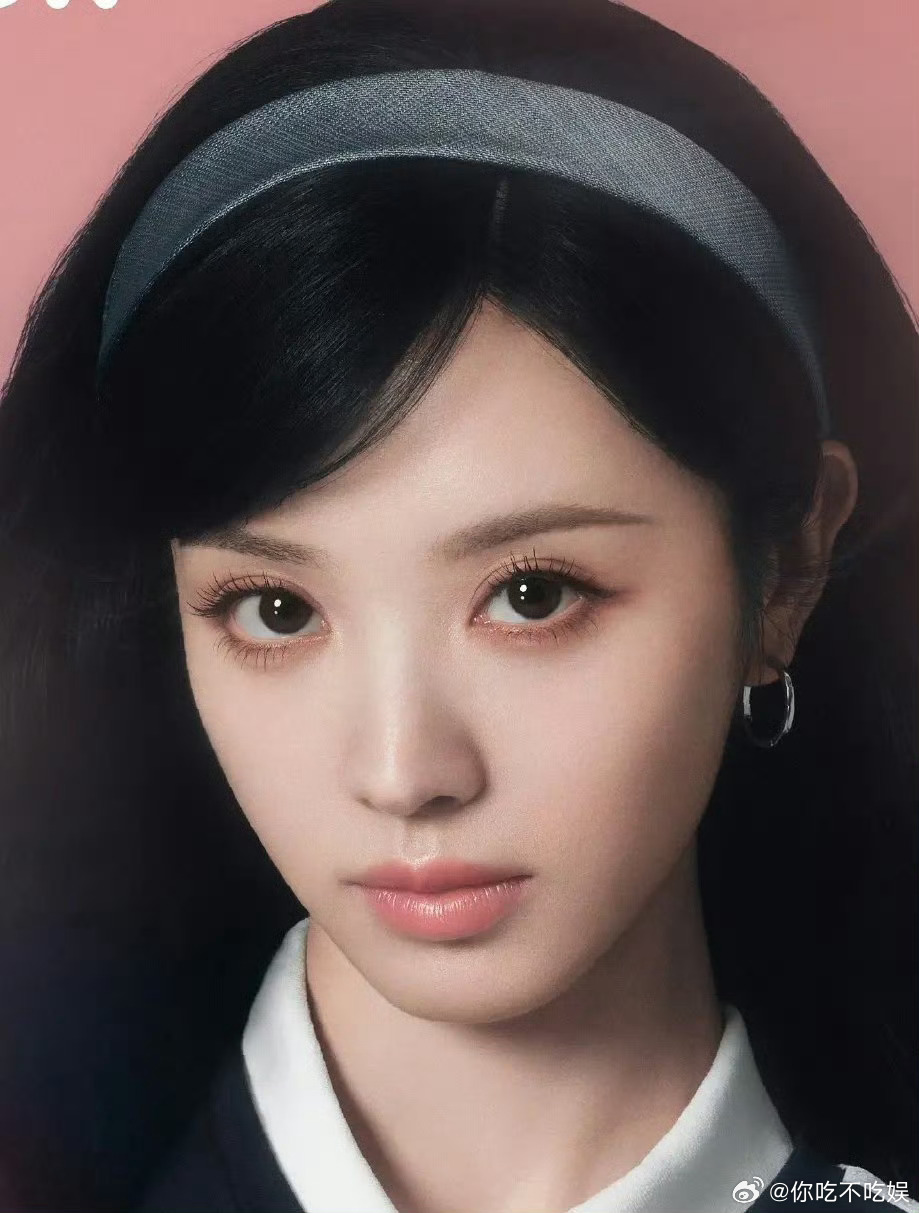 田曦薇现在的照片怎么有点给人一种双眼无神的感觉 