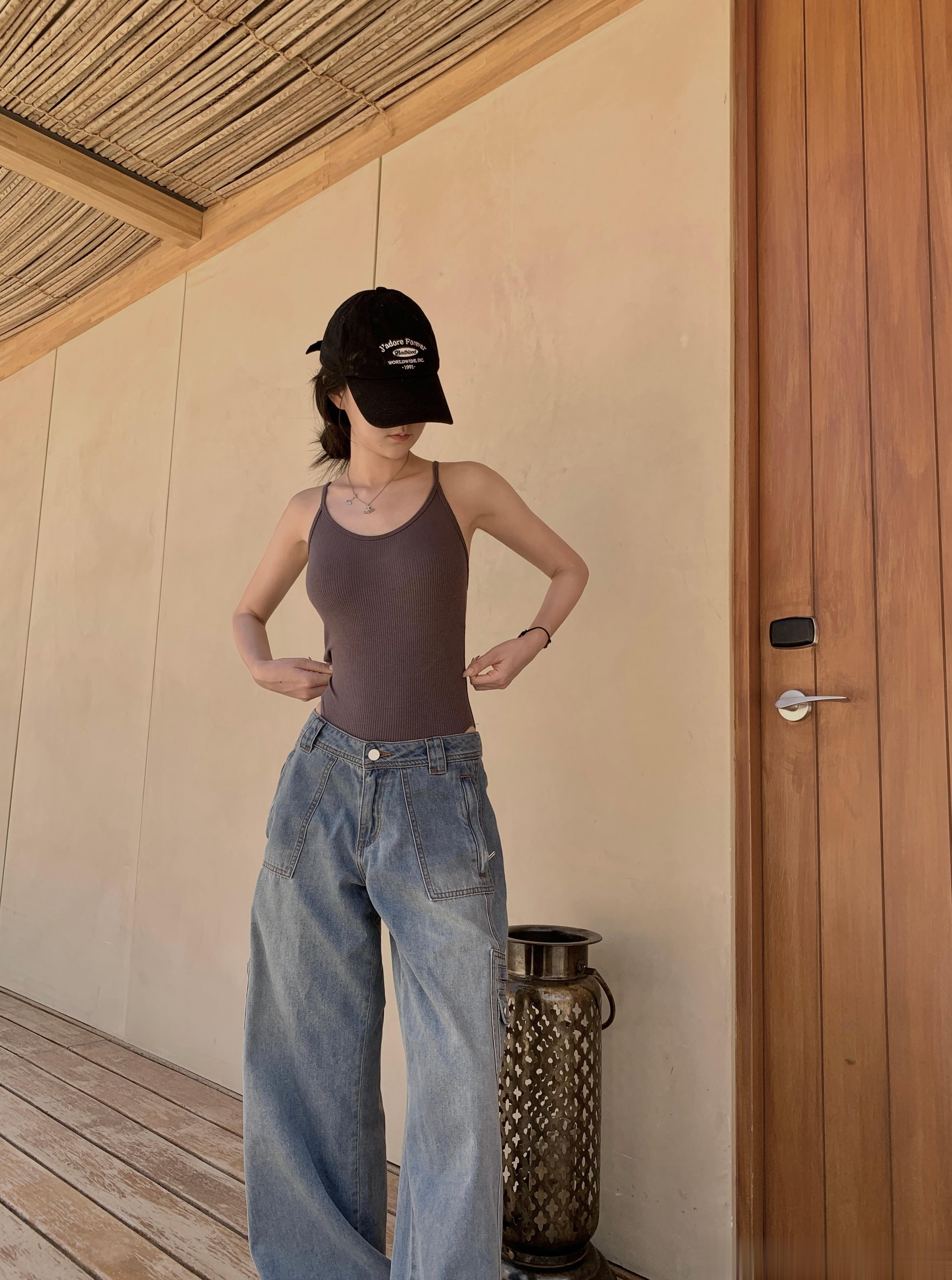 开店这么多年 还从没上过专门为夏天做的长款牛仔裤呢 之前做的都是四季款 担心夏季