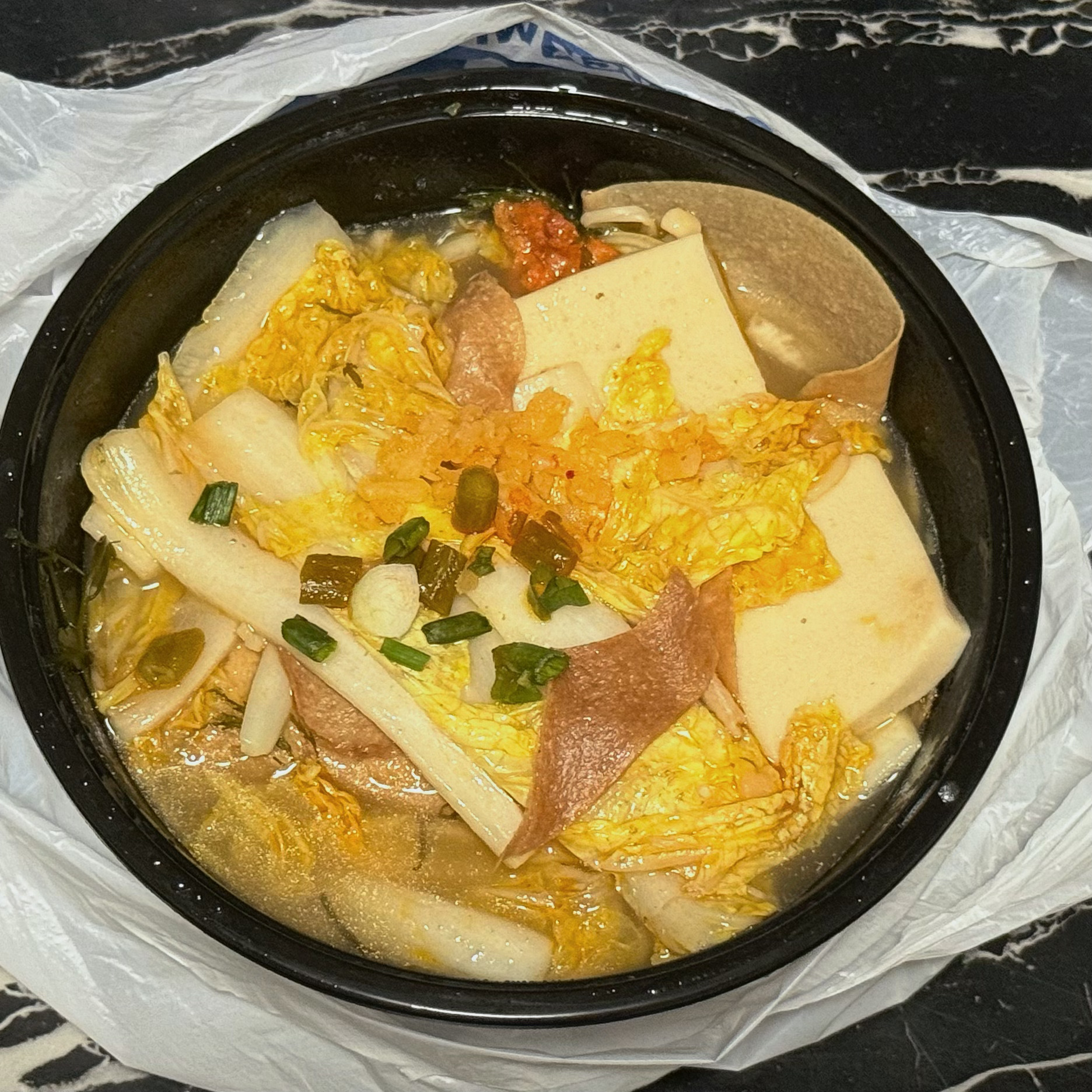 岛上开南昌水煮了，点了个微微微微辣版 