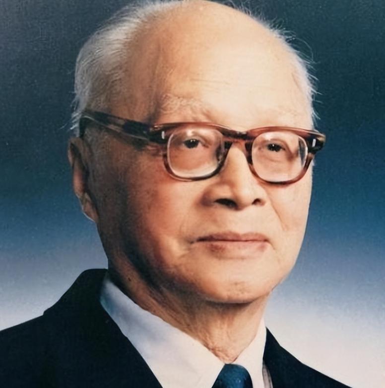 1960年，苏联违约，召回了在华科学家，临走时，一苏联专家悄悄告诫核研所：“你们