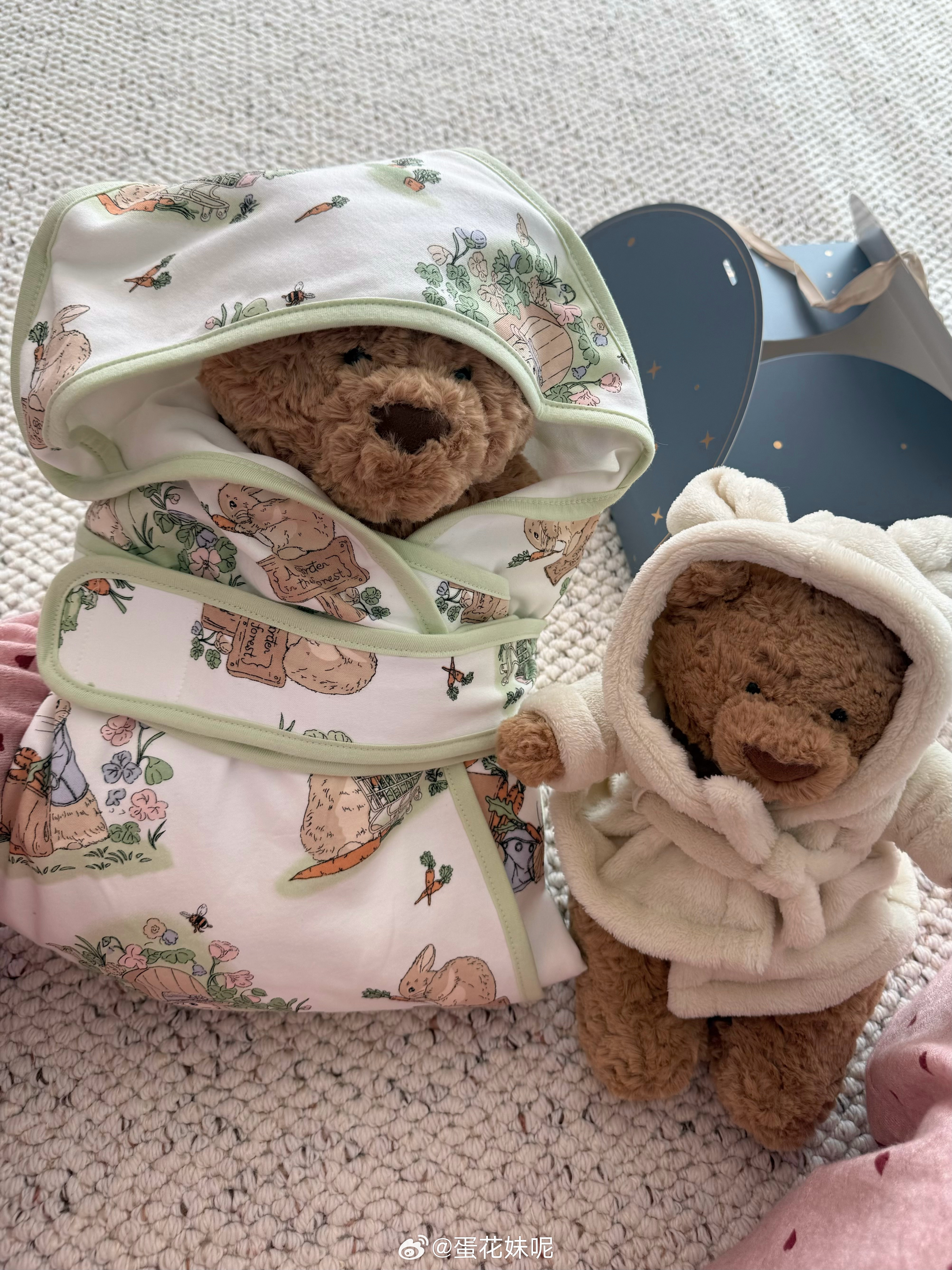 预产期四月 终于开始筑巢啦！给宝宝👶🏻准备的第一件用品就是抱被 市面上牌子太