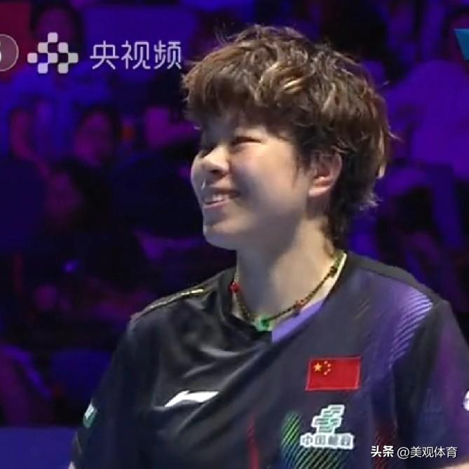 王艺迪这发型真是不敢恭维，真有点怀疑她的目的不是为了美观，而是出于转运。这不，4