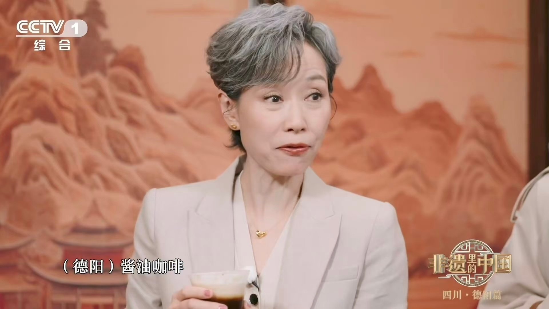 酱油配咖啡竟然有点好喝万万没想到厨房调料跨界闯进咖啡杯，德阳酱油咖啡意外好喝，入
