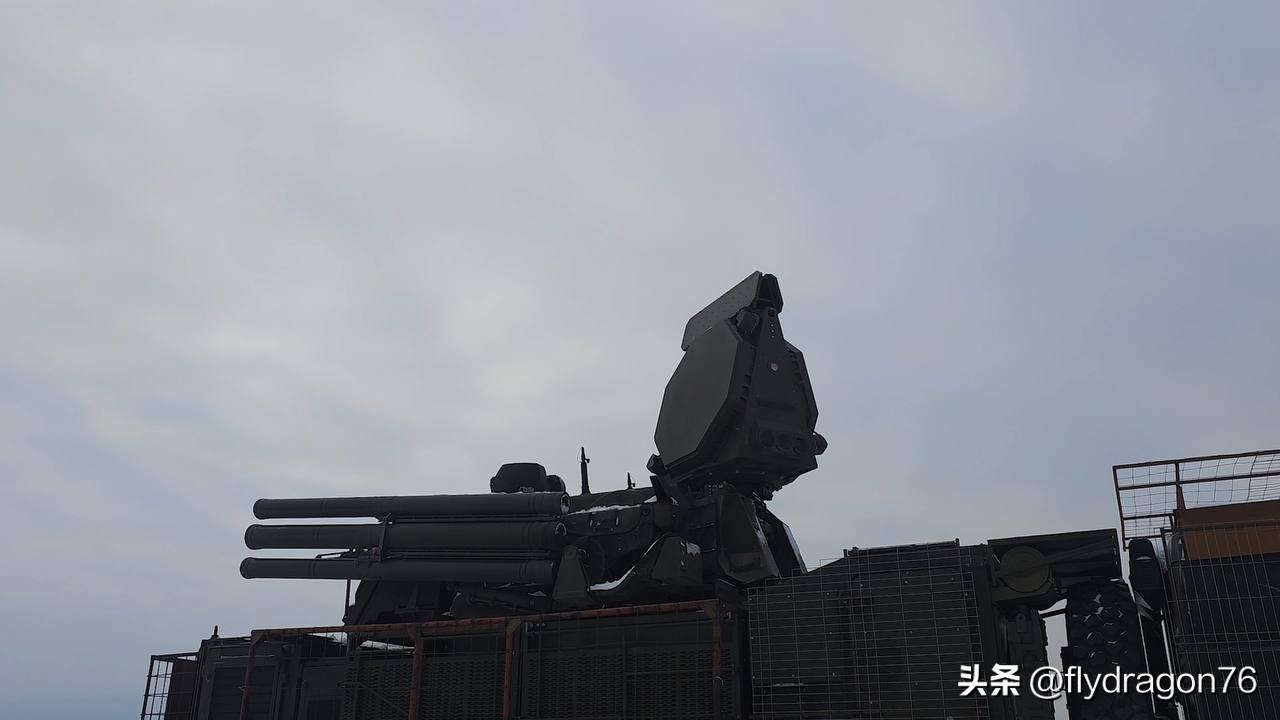 🇷🇺俄罗斯国防部公布了一段“铠甲-S”防空导弹炮系统操作人员在北方部队责任区
